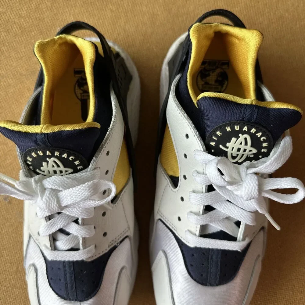 Size 9 - Nike Air Huarache Michigan